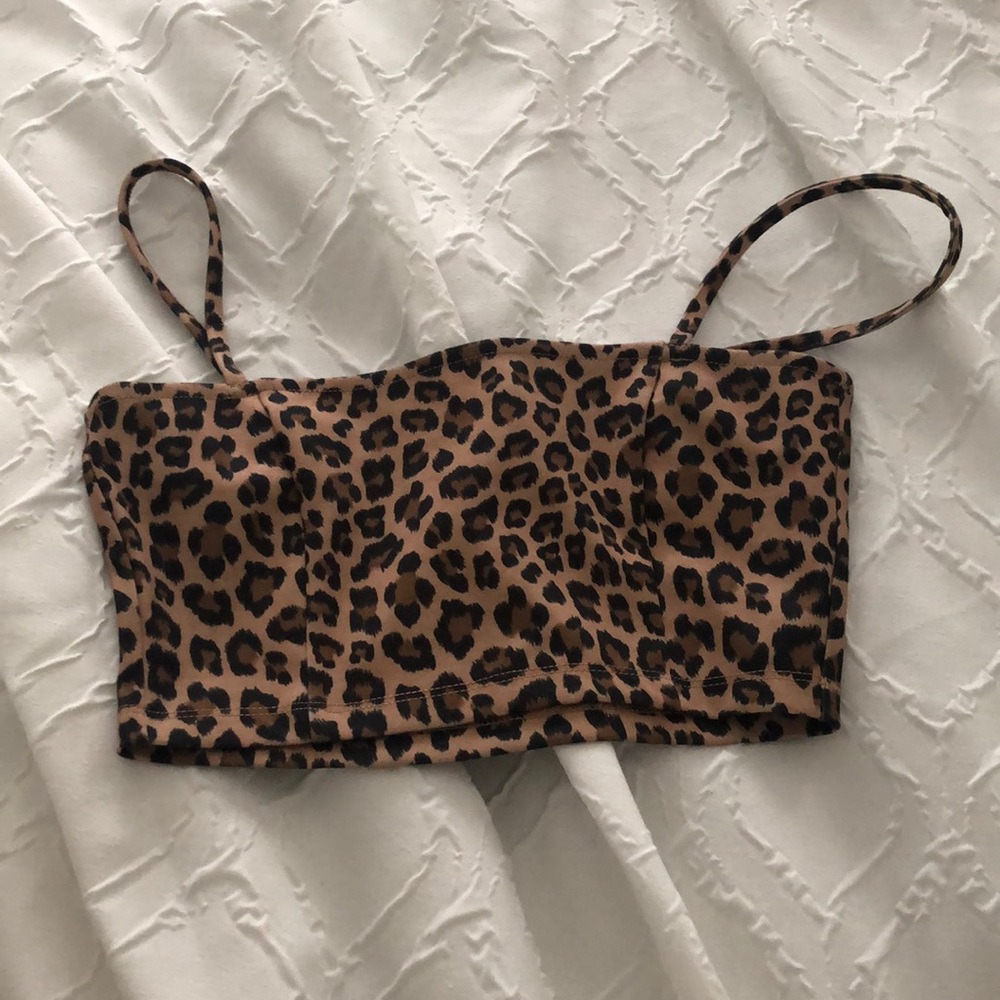 NWOT LEOPARD CROP TOP